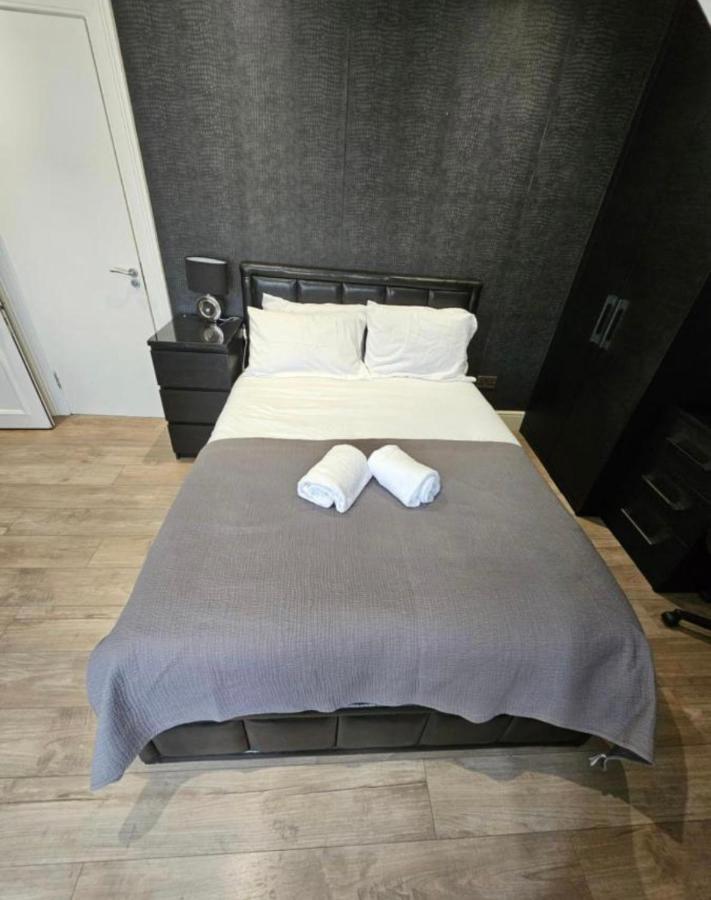 Luxury Double Room With Private Bathroom Единбург Екстериор снимка